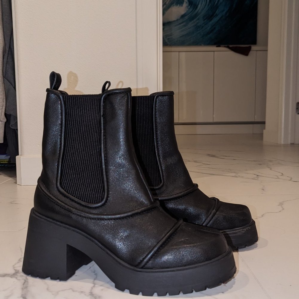 Urban Outfitters Black chunky heel boots size 10
